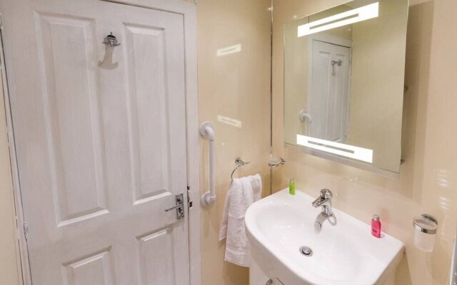 Stunning Tollcross Apartment