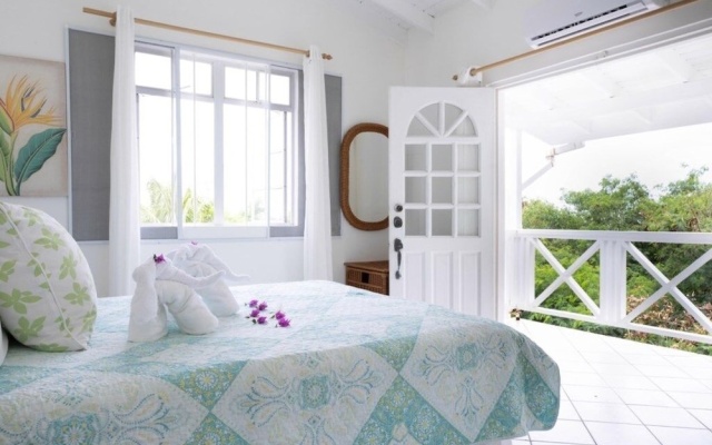 The Date House - Four Bedroom Villa with Private Pool near the beach and Calabash Cove Resort 4 Villa by RedAwning — фото 4