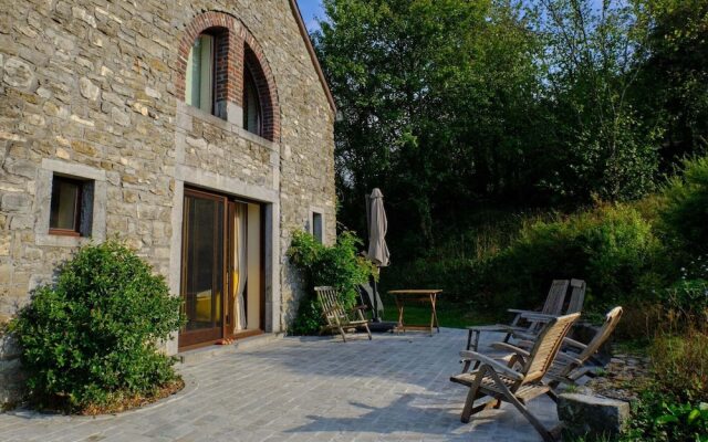 Quaint Holiday Home in Robechies Amid Meadows