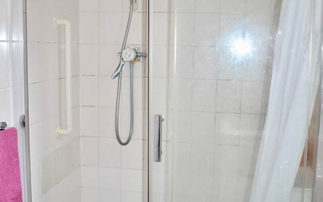 4 Bedroom Famility House Near Level Park