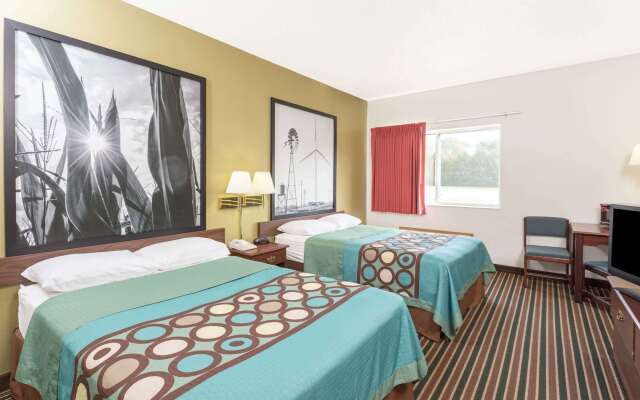 Super 8 by Wyndham Cresco IA
