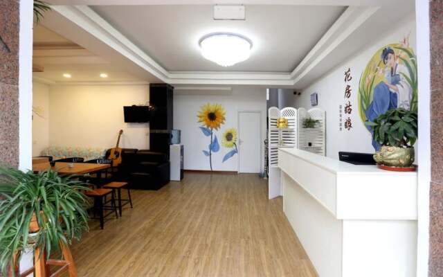 Flower House Girl Youth Hostel