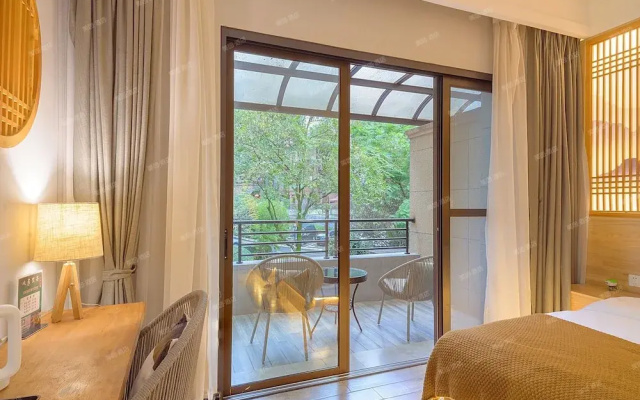 Room-heinemann Hotel Courtyard or Terrac