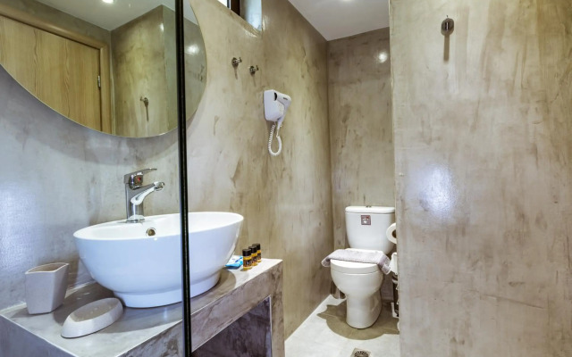 Gregory Comfort Hotel