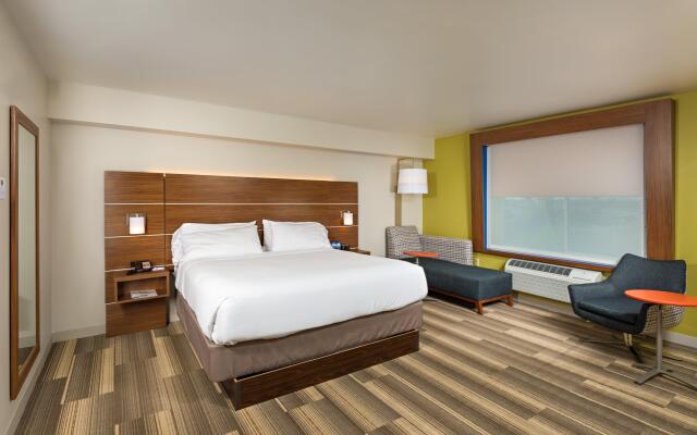 Holiday Inn Express Hotel & Suites PEORIA NORTH - GLENDALE, an IHG Hotel