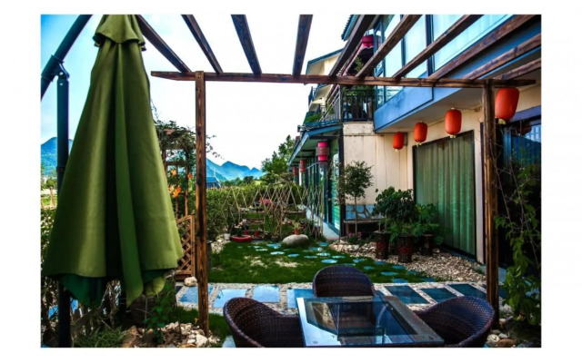 Peach Blossom Resort Hotel