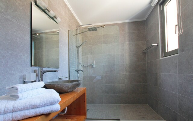 Alana Suites