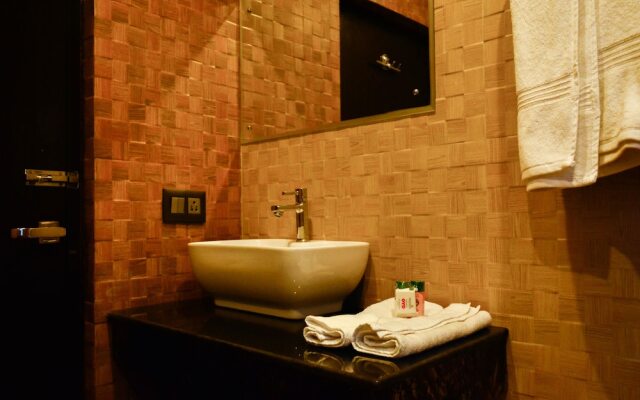 OYO 6645 Hotel Sapphire