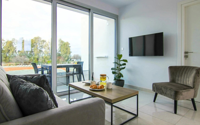 Phaedrus Living - Seaside Executive Flat Harbour 205
