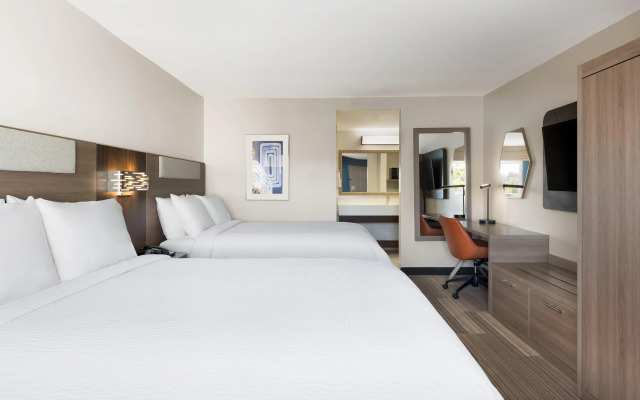 Holiday Inn Express Simi Valley by IHG