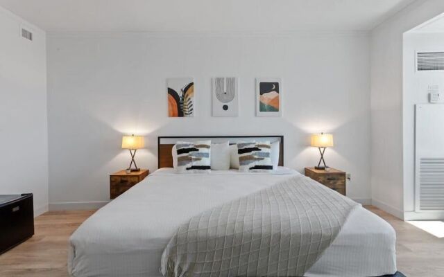 Astonishing Beachfront King Hotel CozySuites