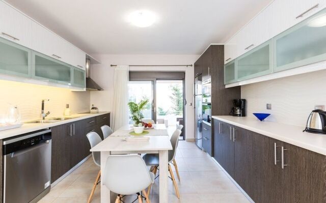 Peris Villa