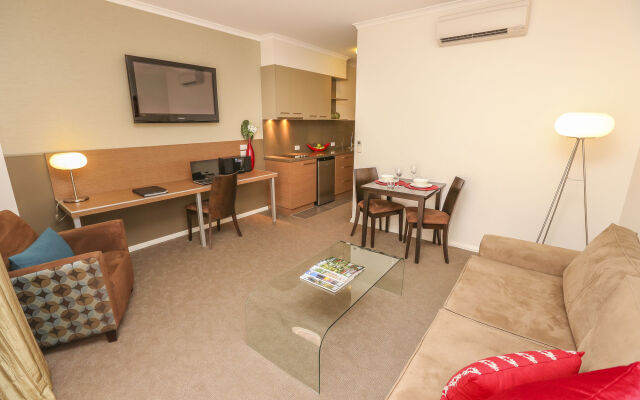 Indulge Apartments - Ontario