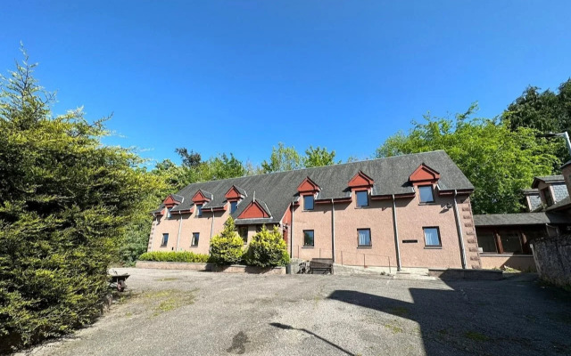 OYO Mackays Travel Lodge Hotel