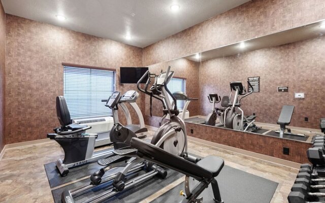 Cobblestone Hotel & Suites - Central Wisconsin Airport