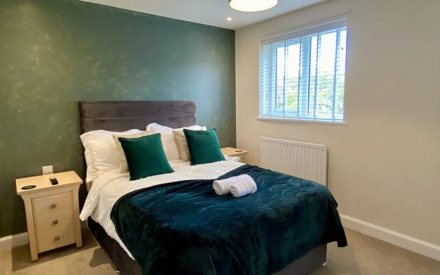 Beautiful 3-bed House in Bedford
