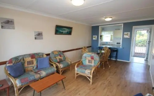 BEACHFRONT 3- 3/12 Bundella Ave LC