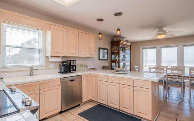 Sweet Retreat by Oak Island Accommodations