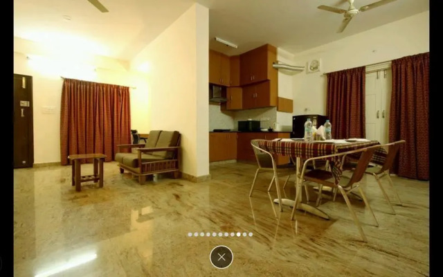 Roseline Suites - A Business Hotel