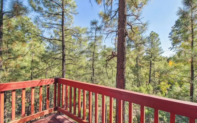 Peaceful Pinetop-lakeside Cabin w/ 4 Decks!