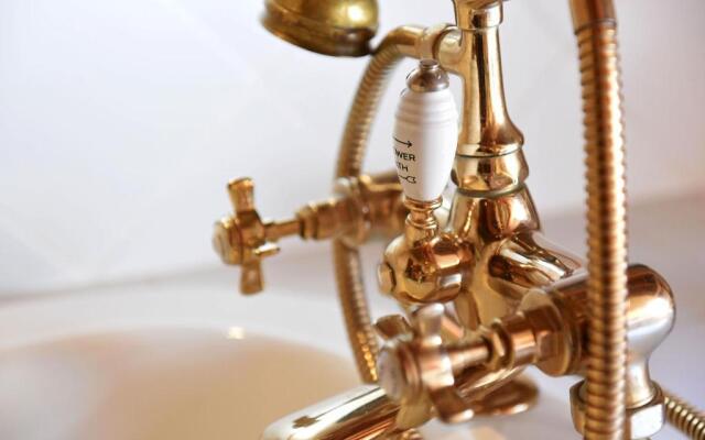 Rickety Bridge Manor House