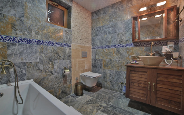 Caravanserai Inn Hotel