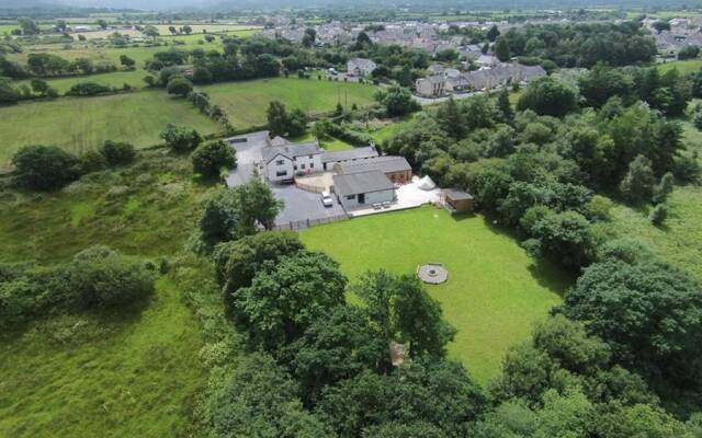 Great House for Large Groups, Lots of Space and Large Garden