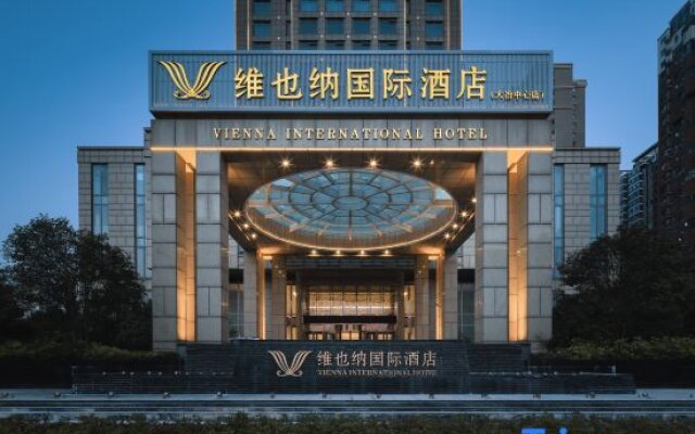 Daye Vienna International Hotel (Huangshi Daye Center High-speed Railway Station)
