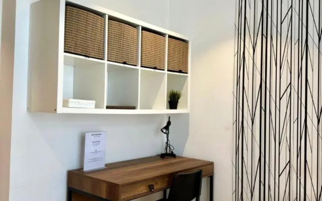 A007 Embassy Gardens Studio Apartm