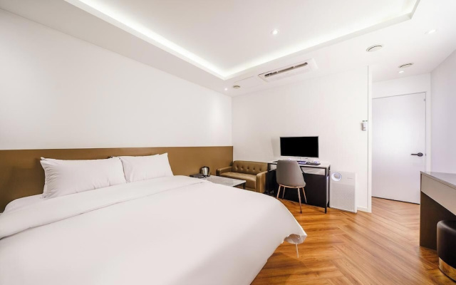 Pyeongtaek Hotel De Salon