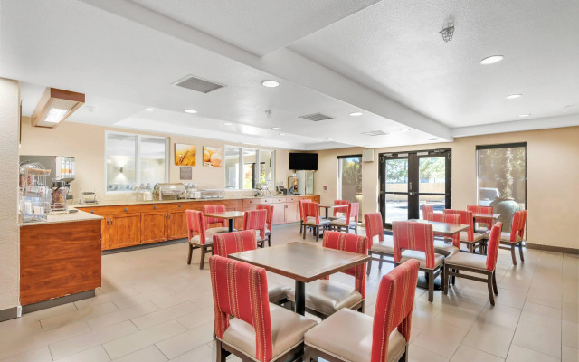 Comfort Suites Lakewood - Denver