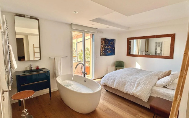 3 Bed Penthouse With Terrace Close to Beach- 2200