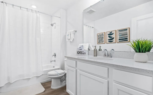 Lovely Townhome Sleeps 8 Eve101