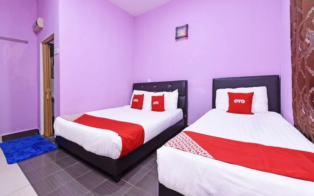 OYO 90561 Awan Biru Motel