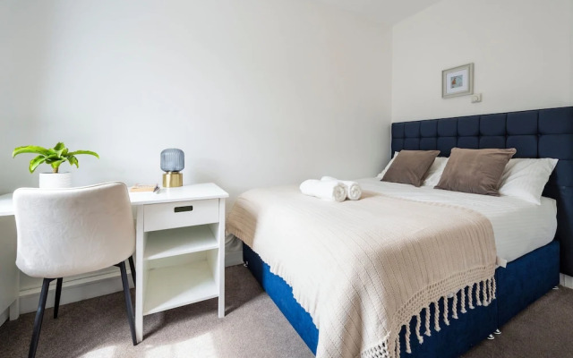 Modern London stay near Nothing Hill