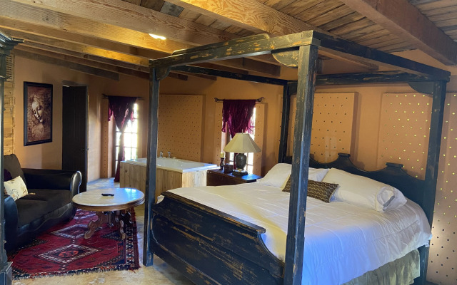 The Trois Estate at Enchanted Rock