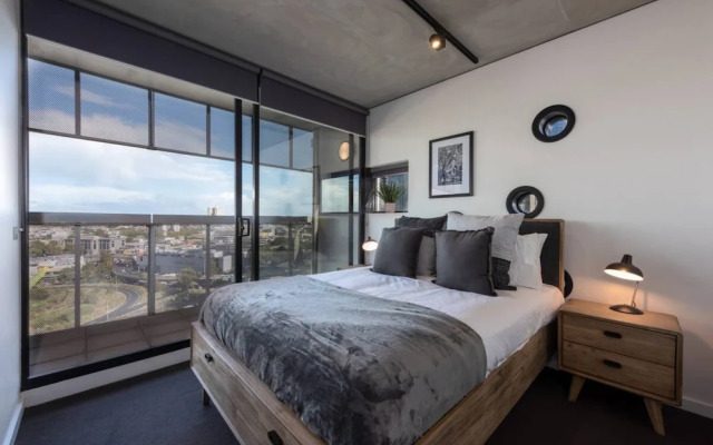 Stylish 2-bed Apt in Southbank With Parking
