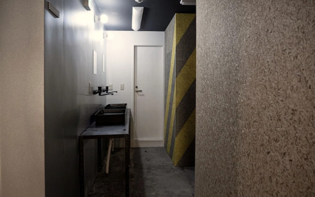 BENCH - Hostel