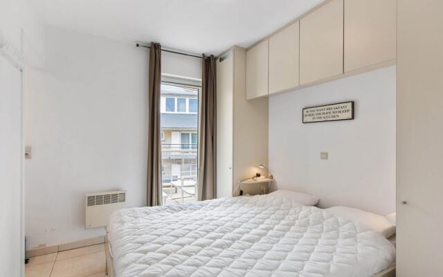 Apartment Near Zeedijk Beach