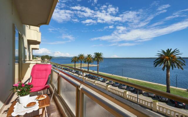 Bright apartment with a beautiful lagoon view.-Mura di Levante
