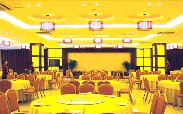 Jiuhuashan Center Hotel