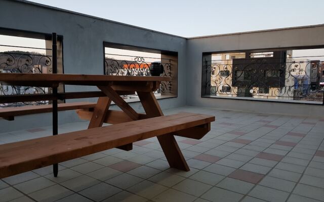 Buzz Guest House - Hostel
