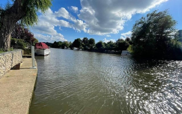 Modern 2 bed House With River Access and Boat Hire