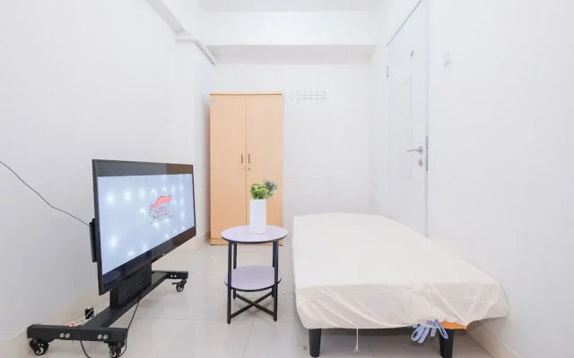 Cozy and Simply 1BR Green Pramuka Apartment
