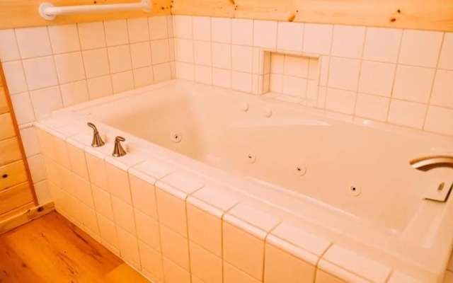 Lakeview Cabin with Boat Slip