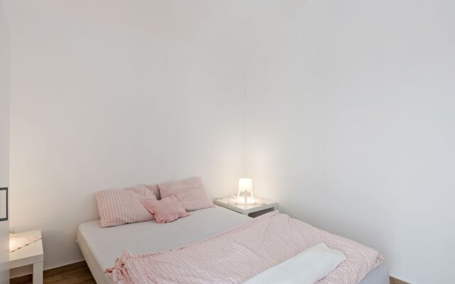 Lovely Apartment in Maslenica With Terrace