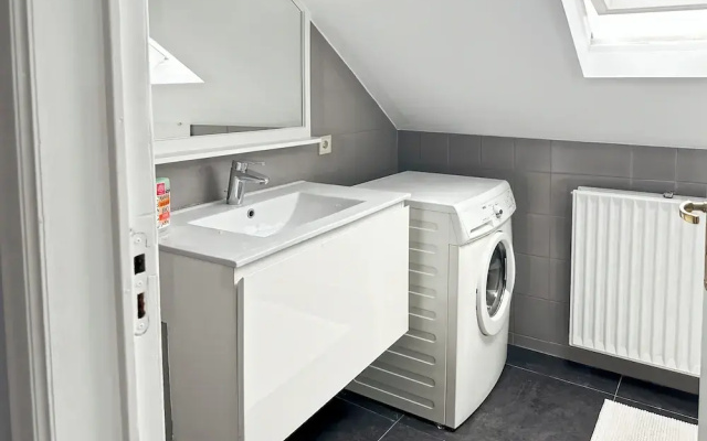 Charming Entire Duplex Apartment for 5 in Saint-gilles,