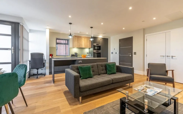 Celador Apartments - Bond House