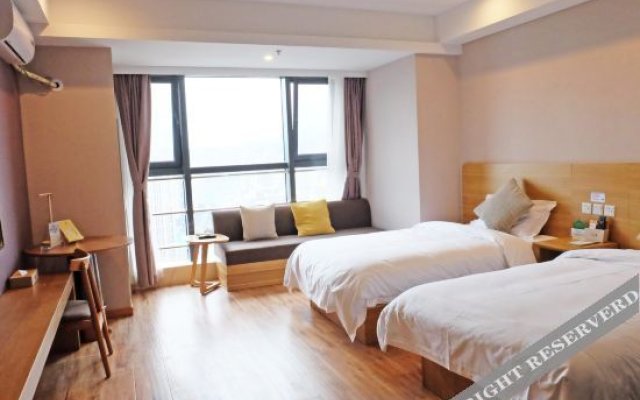 Yicheng Light Residence Hotel
