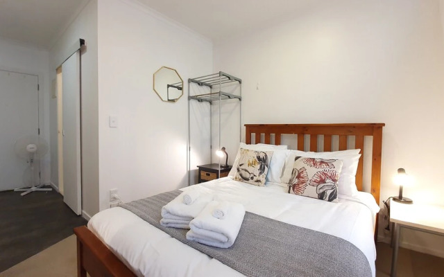 Private & Compact CBD Studio - Free Wifi